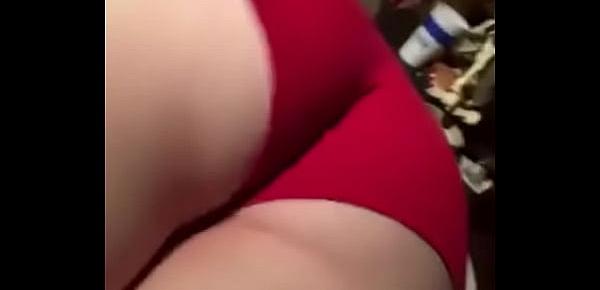  *MUST SEE* THICK ASS WHITE CHEERLEADER ABOUT TO GETREADY TO DO THE HOLE FOOTBALL TEAM